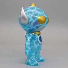 Load image into Gallery viewer, Getchariman 'Underwater camouflage color gold eyes '
