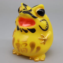 Load image into Gallery viewer, Kaeruma 'Daruma yellow'
