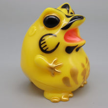 Load image into Gallery viewer, Kaeruma 'Daruma yellow'
